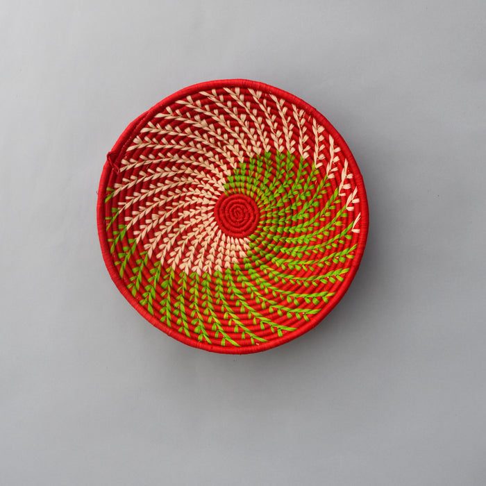 Hand woven straw. A tradition and art which has been part of Ugandan culture for centuries.  With all of the materials used being natural products or recycled, we also believe this is a lovely way of making use of natural resources the world has to offer and making positive changes to become more sustainable.  Beautifully, unique, handmade basket made out of banana stalks and raffia fibres also known as the Ugandan basket.