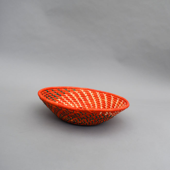 Hand woven straw. A tradition and art which has been part of Ugandan culture for centuries.  With all of the materials used being natural products or recycled, we also believe this is a lovely way of making use of natural resources the world has to offer and making positive changes to become more sustainable.  Beautifully, unique, handmade basket made out of banana stalks and raffia fibres also known as the Ugandan basket.