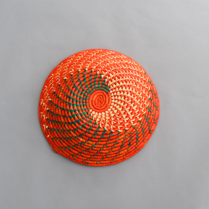 Hand woven straw. A tradition and art which has been part of Ugandan culture for centuries.  With all of the materials used being natural products or recycled, we also believe this is a lovely way of making use of natural resources the world has to offer and making positive changes to become more sustainable.  Beautifully, unique, handmade basket made out of banana stalks and raffia fibres also known as the Ugandan basket.