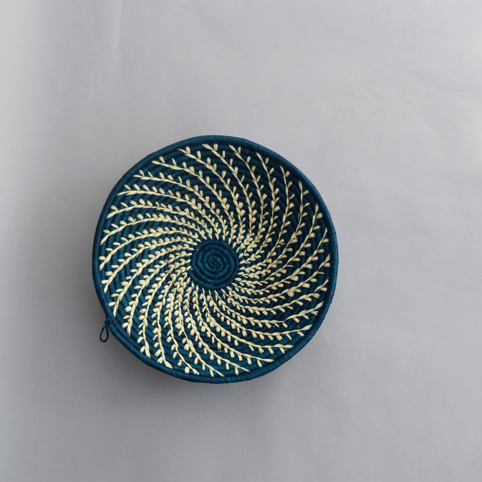 Hand woven straw. A tradition and art which has been part of Ugandan culture for centuries.  With all of the materials used being natural products or recycled, we also believe this is a lovely way of making use of natural resources the world has to offer and making positive changes to become more sustainable.  Beautifully, unique, handmade basket made out of banana stalks and raffia fibres also known as the Ugandan basket.
