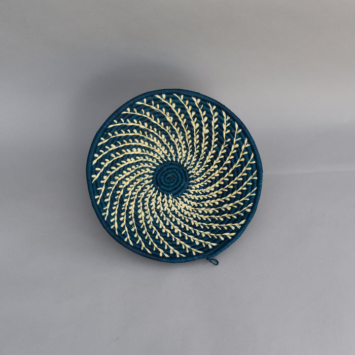 Hand woven straw. A tradition and art which has been part of Ugandan culture for centuries.  With all of the materials used being natural products or recycled, we also believe this is a lovely way of making use of natural resources the world has to offer and making positive changes to become more sustainable.  Beautifully, unique, handmade basket made out of banana stalks and raffia fibres also known as the Ugandan basket.