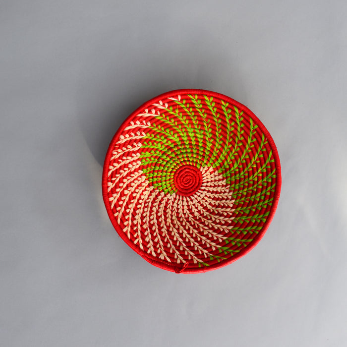 Hand woven straw. A tradition and art which has been part of Ugandan culture for centuries.  With all of the materials used being natural products or recycled, we also believe this is a lovely way of making use of natural resources the world has to offer and making positive changes to become more sustainable.  Beautifully, unique, handmade basket made out of banana stalks and raffia fibres also known as the Ugandan basket.