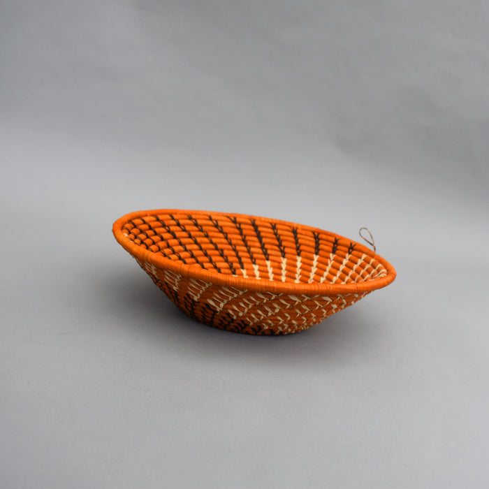 Hand woven straw. A tradition and art which has been part of Ugandan culture for centuries.  With all of the materials used being natural products or recycled, we also believe this is a lovely way of making use of natural resources the world has to offer and making positive changes to become more sustainable.  Beautifully, unique, handmade basket made out of banana stalks and raffia fibres also known as the Ugandan basket.