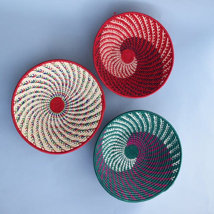 Hand woven straw. A tradition and art which has been part of Ugandan culture for centuries.  With all of the materials used being natural products or recycled, we also believe this is a lovely way of making use of natural resources the world has to offer and making positive changes to become more sustainable.  Beautifully, unique, handmade basket made out of banana stalks and raffia fibres also known as the Ugandan basket.