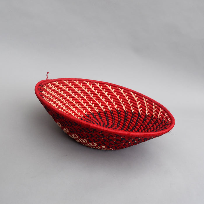 Hand woven straw. A tradition and art which has been part of Ugandan culture for centuries.  With all of the materials used being natural products or recycled, we also believe this is a lovely way of making use of natural resources the world has to offer and making positive changes to become more sustainable.  Beautifully, unique, handmade basket made out of banana stalks and raffia fibres also known as the Ugandan basket.