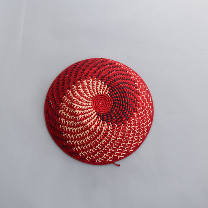 Hand woven straw. A tradition and art which has been part of Ugandan culture for centuries.  With all of the materials used being natural products or recycled, we also believe this is a lovely way of making use of natural resources the world has to offer and making positive changes to become more sustainable.  Beautifully, unique, handmade basket made out of banana stalks and raffia fibres also known as the Ugandan basket.