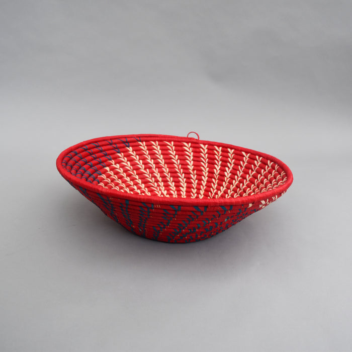 Hand woven straw. A tradition and art which has been part of Ugandan culture for centuries.  With all of the materials used being natural products or recycled, we also believe this is a lovely way of making use of natural resources the world has to offer and making positive changes to become more sustainable.  Beautifully, unique, handmade basket made out of banana stalks and raffia fibres also known as the Ugandan basket.