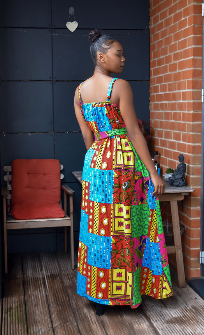 This African print maxi dress will become your saviour. Its flattering neckline, adjustable strap, and handy pockets make it perfect for casual daywear, beach, or dress it up with heels & a chunky necklace.  You can also dress for the weather you want be it summer on winter. Pair this versatile African print maxi dress with a blazer, glitter belt, and heels for an evening out in the cold weather. The possibilities are endless and it’s the wardrobe essential you don’t want to sleep on this season.