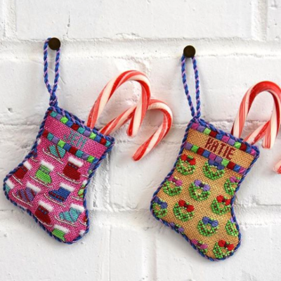BB 1142 - Mini Stocking - Gold with Wreaths