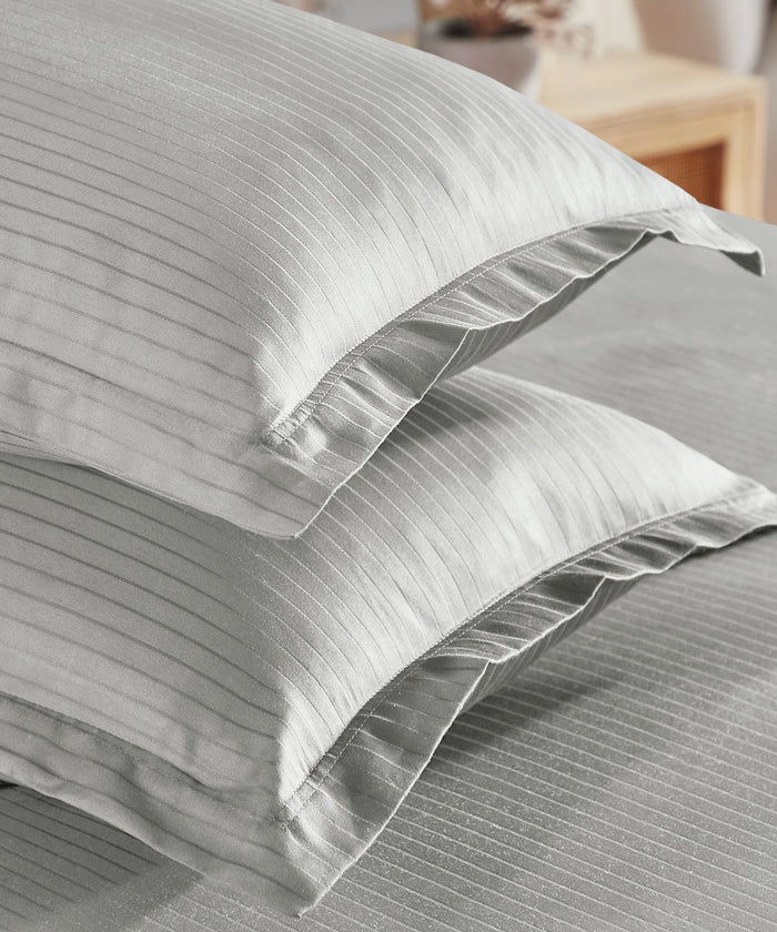 Classic Style me Solid King Bedsheet Set, Snow Flake| 210TC Cotton| 2 Pillow Covers