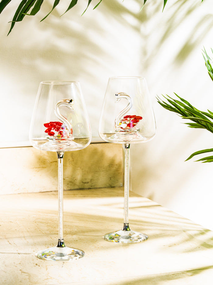 Isabella Swan Lake Wine Glass, Ruby