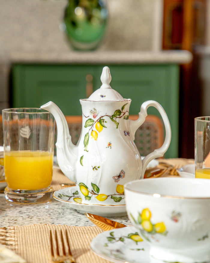 Limoeiro Porcelain Coffee Pot with Gold Accents by Tania Bulhões
