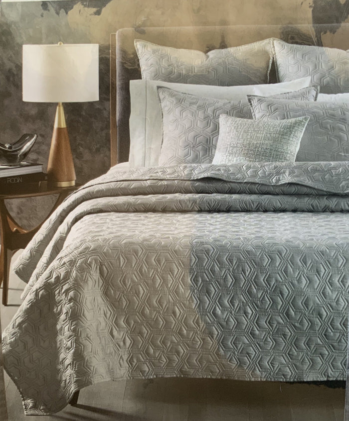 Oake Bedding, Hexagone Geo King Quilted Coverlet - Machann.com